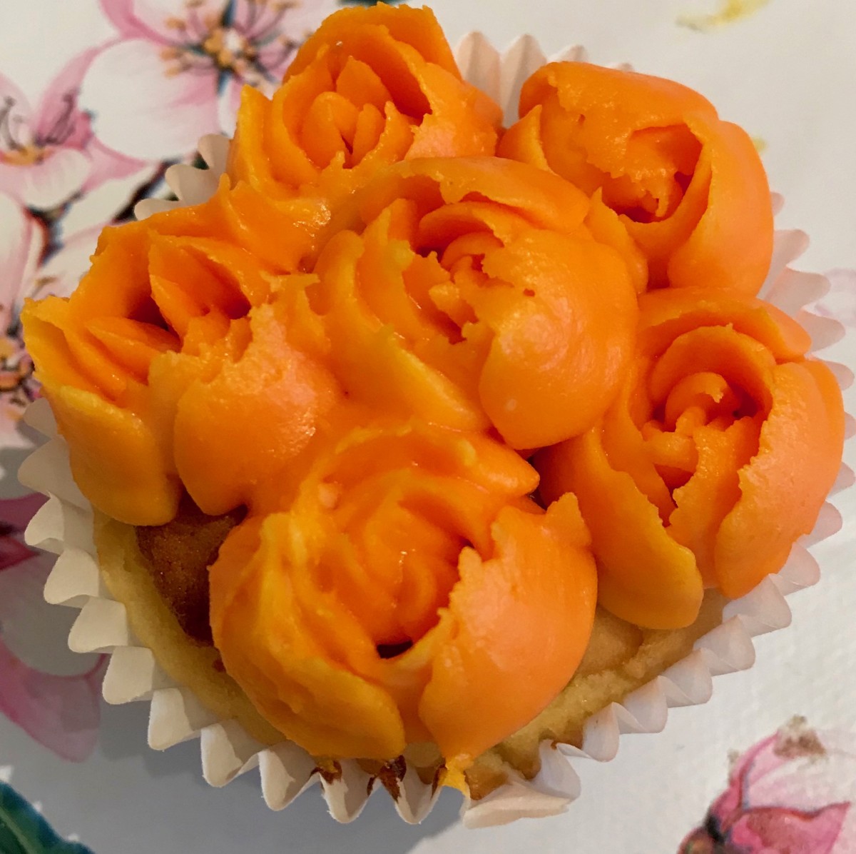 Example of a cupcake decorated with floral icing tip