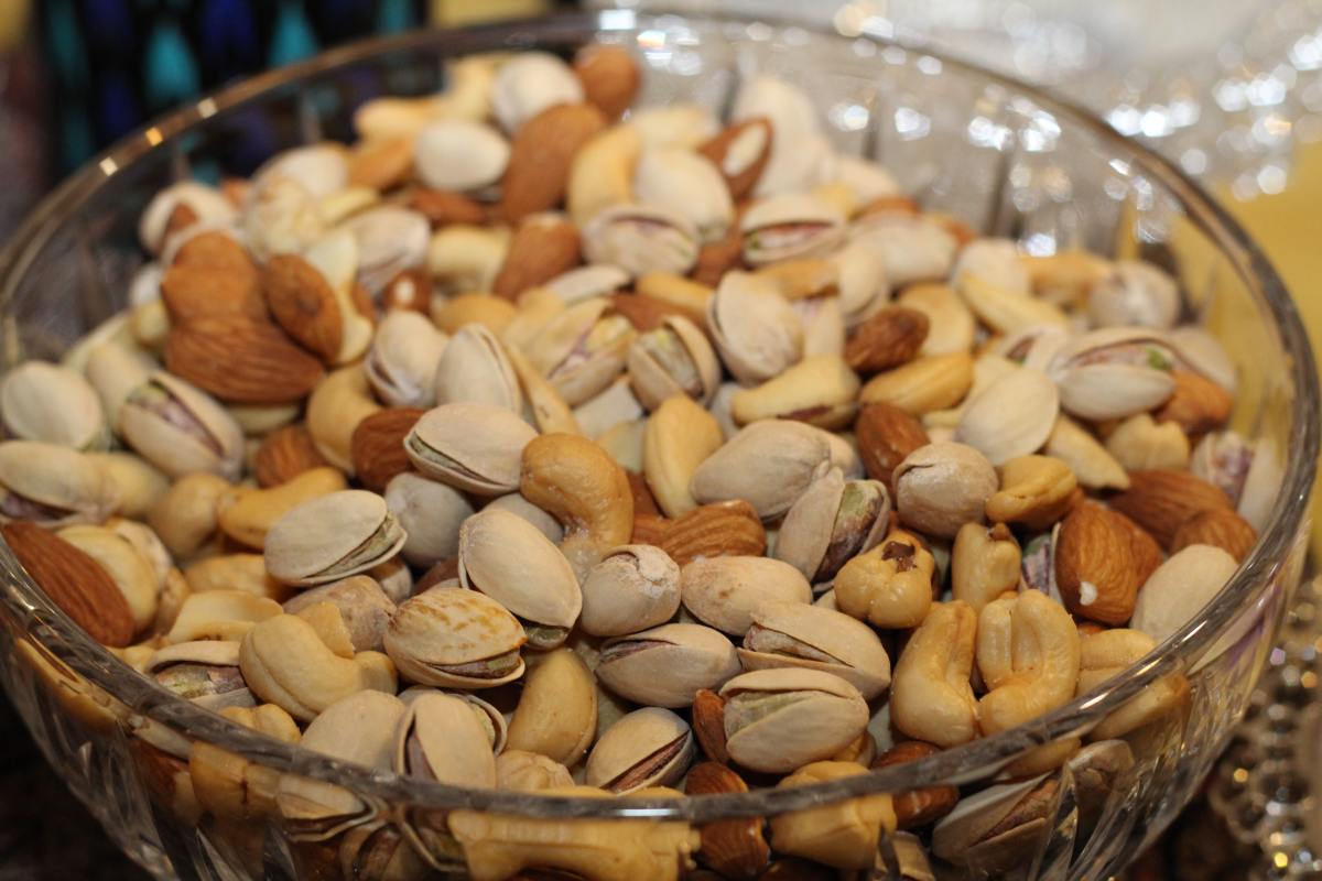 If You Want to Lose Weight, Eat Cashews