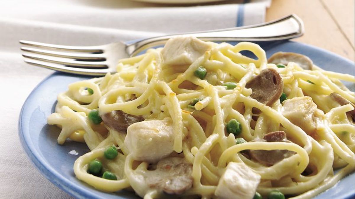 In 1954, Chicken Tetrazzini—a pasta-bake casserole that was named in honor of Italian opera singer Luisa Tetrazzini—was a real crowd-pleaser.