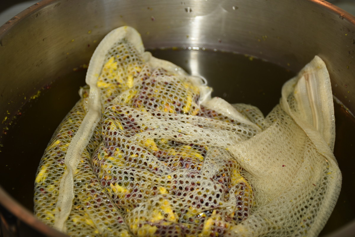 dyeing-yarn-with-sourgrass