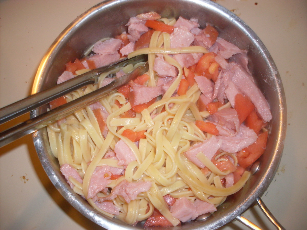 Recipe for How to Make Ham and Diced Tomato Fettuccine Alfredo