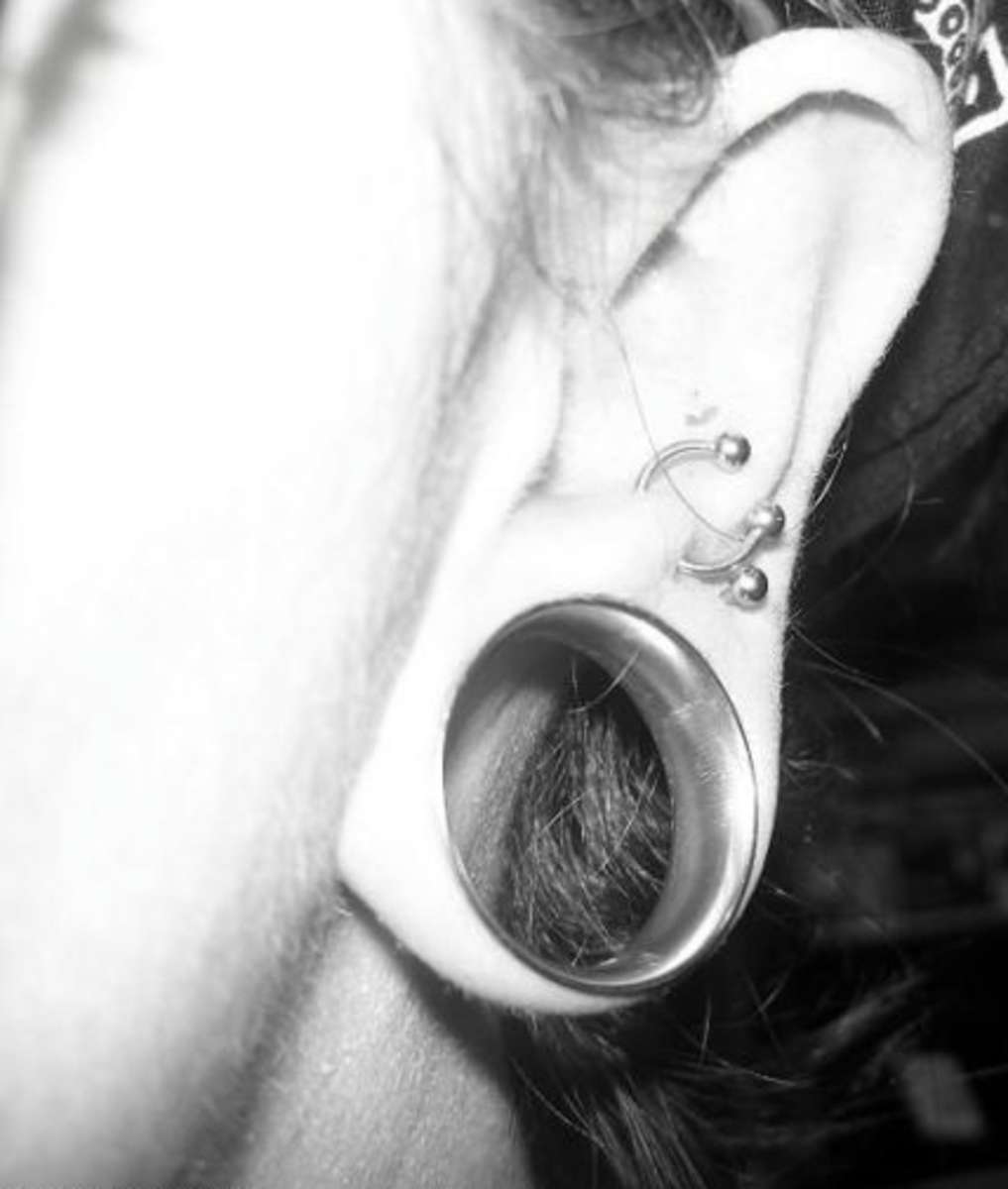 Standard earlobe piercing gauged to 1" diameter.