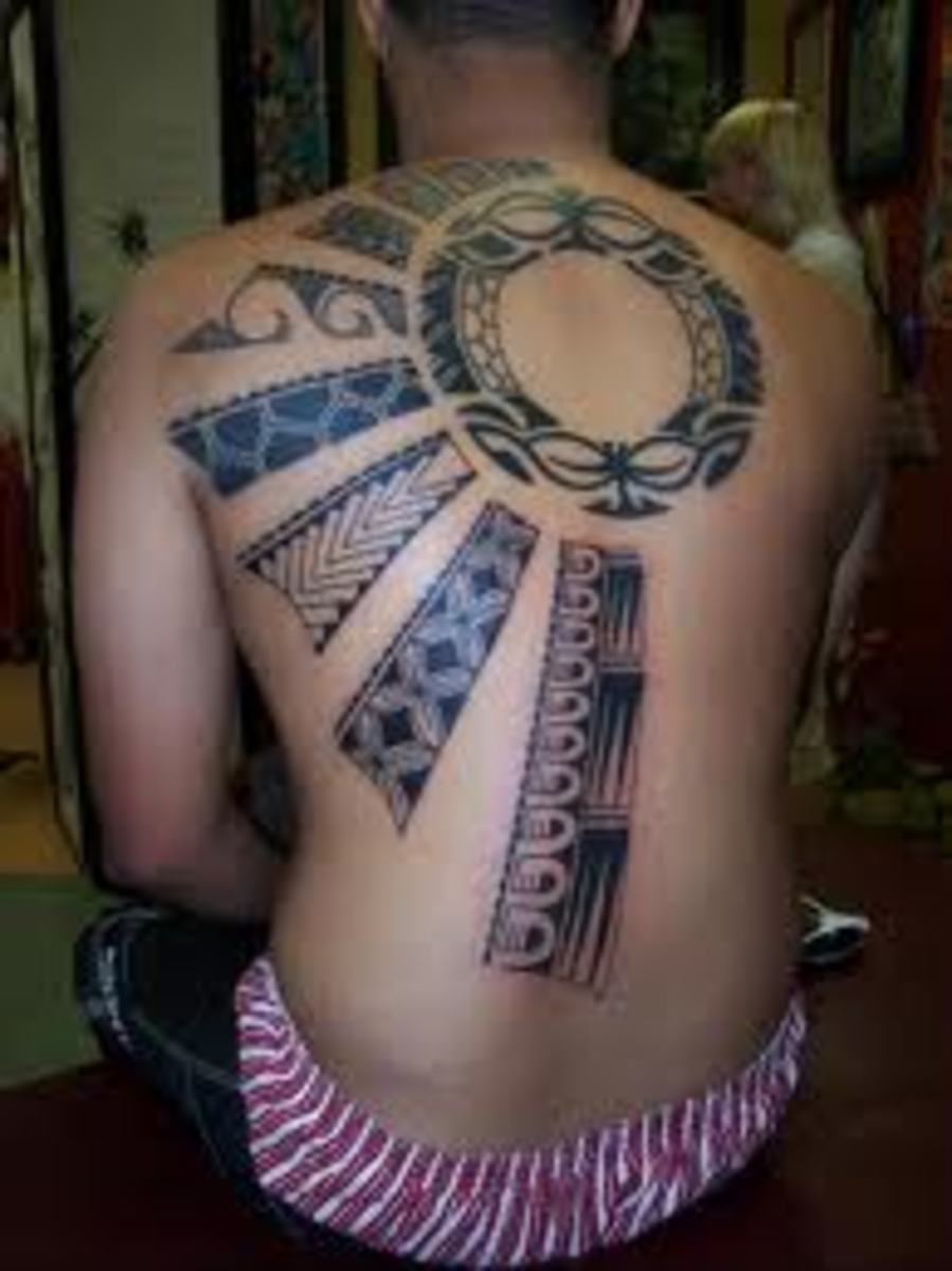 Полинезийская тату на спине