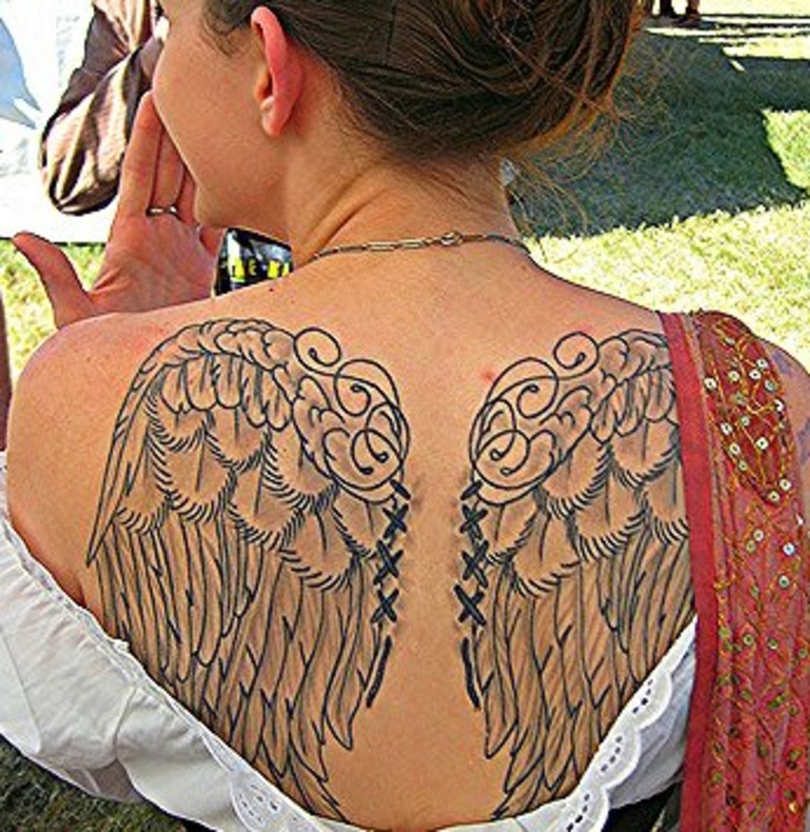 feather-tattoos-and-meanings-feather-tattoo-ideas-and-designs