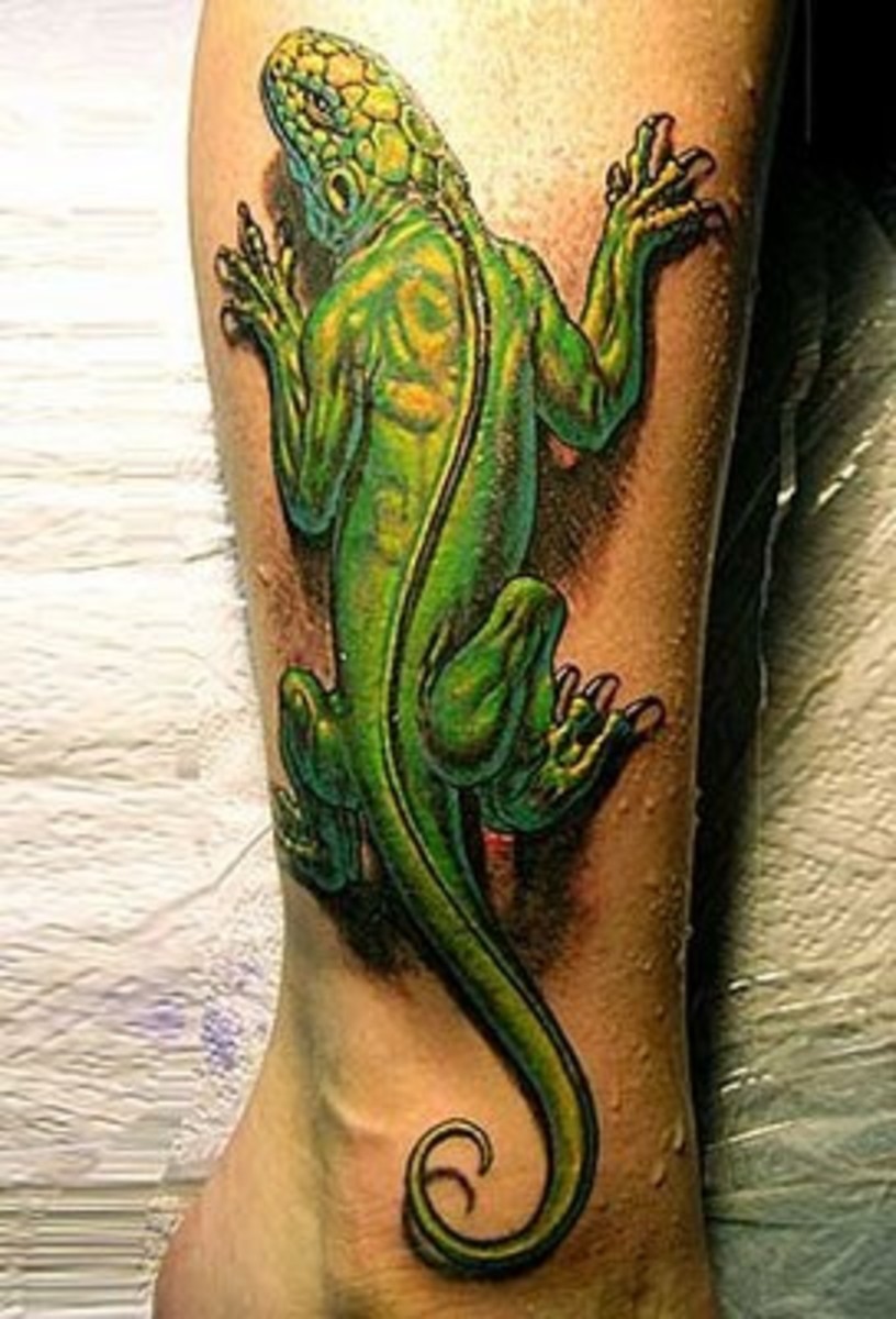 A 3D lizard tattoo.