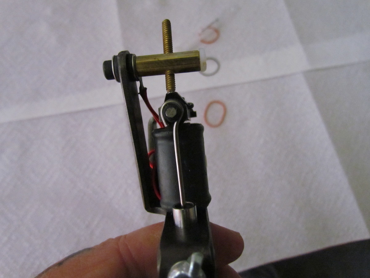 Make sure the eyeloop on your needle bar is facing left.