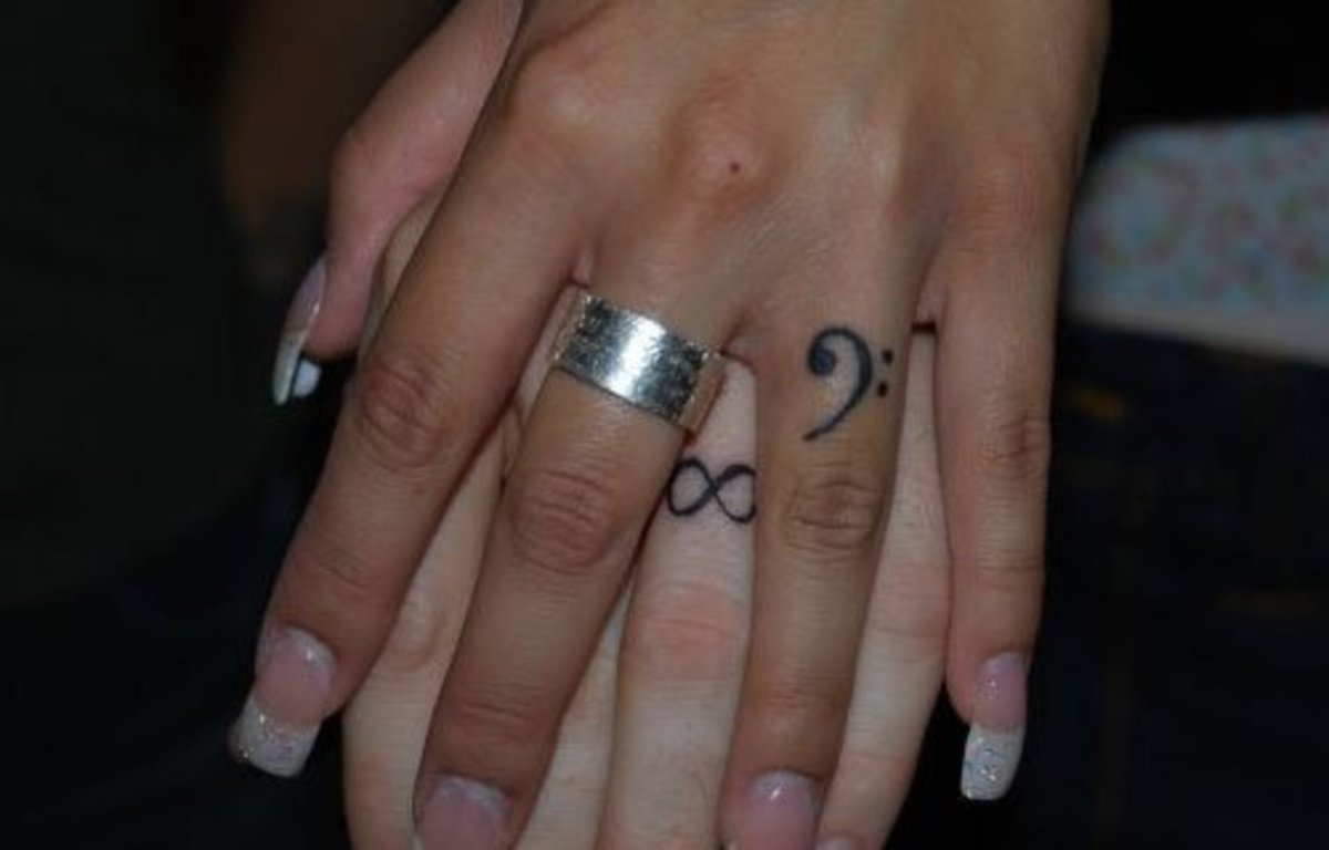 10-great-wedding-ring-tattoo-ideas