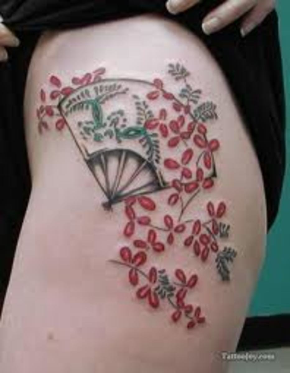 Татуировка веер и цветы