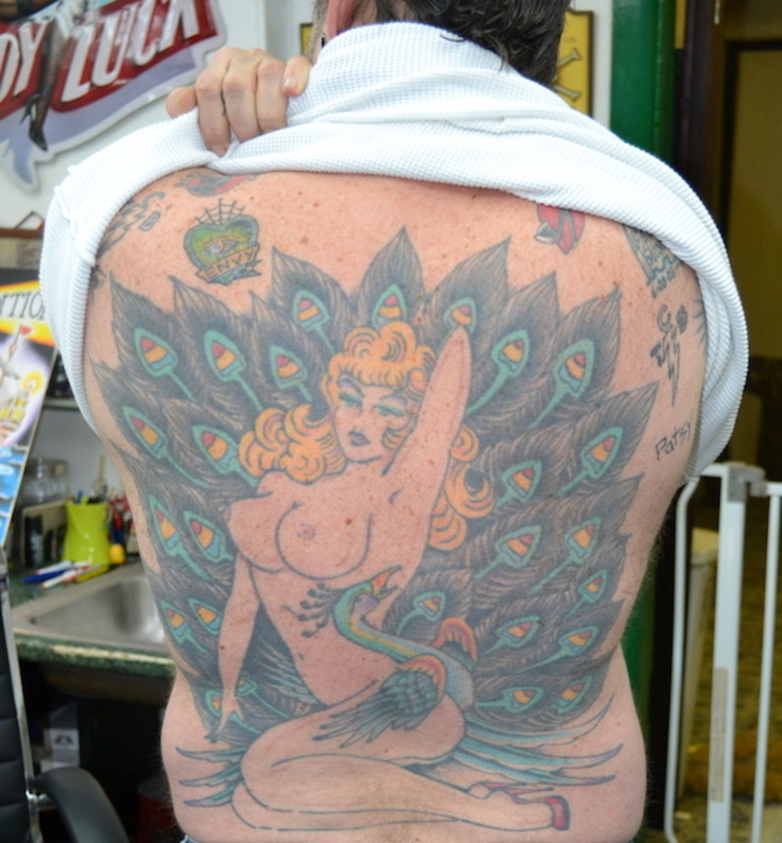 Sailor Eddie's back piece was inked by Dave Gibson at Bill Loika's shop in Deep River, Connecticut, back in the 1980s. After almost 30 years, the tattoo is still clearly visible at a distance.