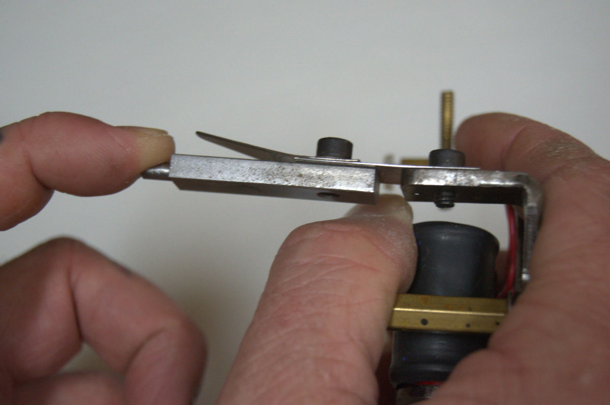 tips-on-bending-rear-and-front-springs-for-tattoo-machines