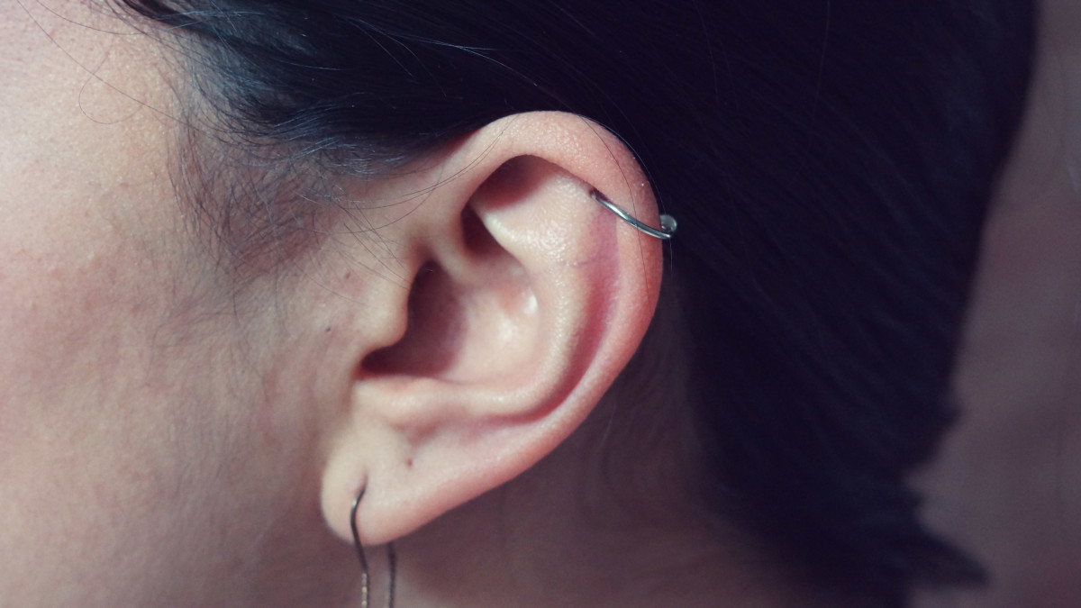 how-to-care-for-a-helixforward-helix-piercing