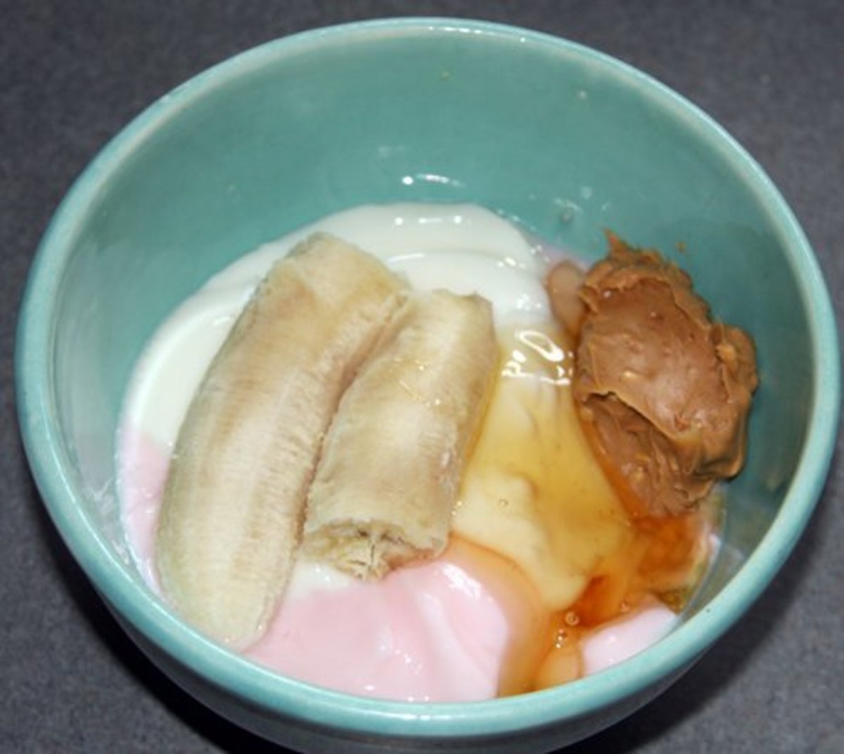 Yogurt, banana, peanut butter and honey are the basic ingredients in the Frosty Paws recipe.