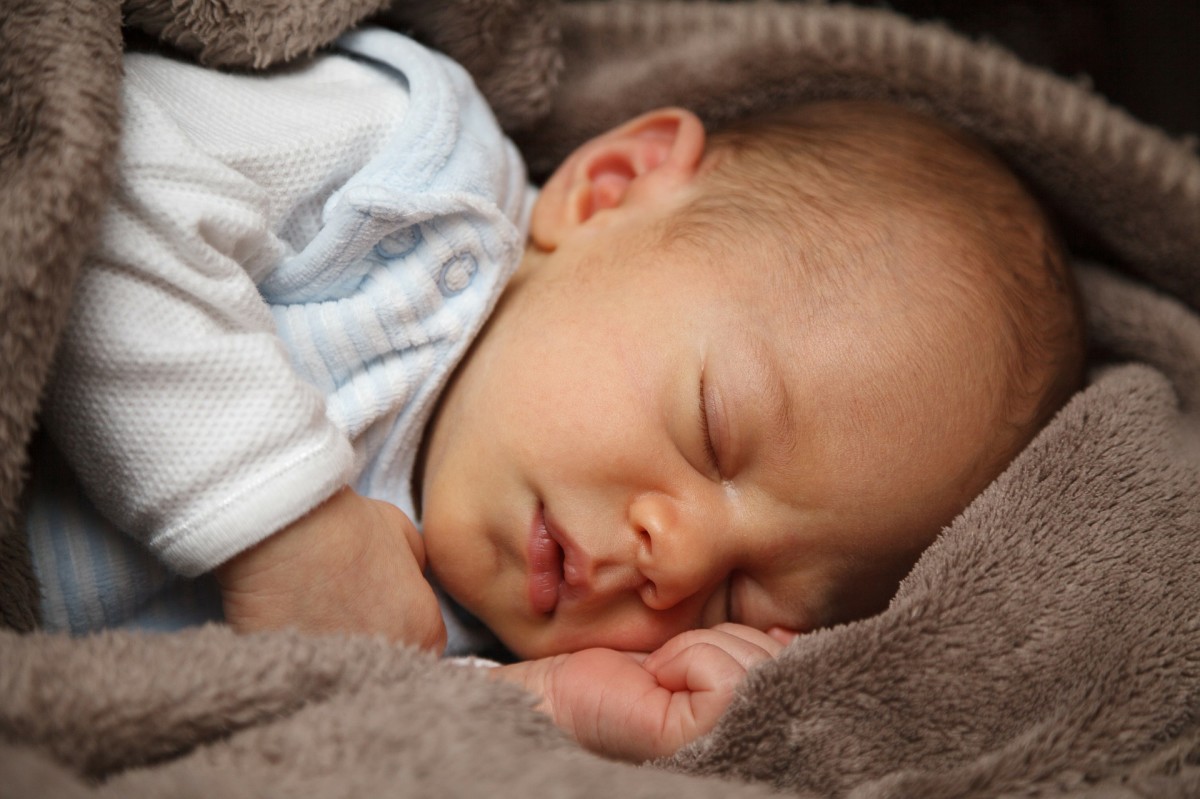 7 Gentle Ways to Get Baby Sleeping Through the Night
