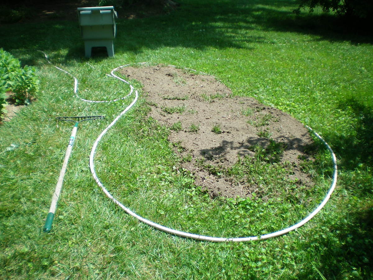 This guide will cover how to set up a vegetable garden bed without the requirement of digging or tilling.