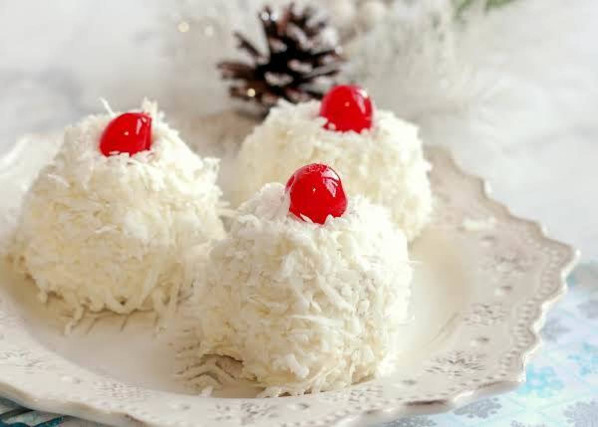 In 1953, snowballs were a popular food trend. TheDailyMeal.com describes this dessert as “a scoop of vanilla ice cream rolled in shredded coconut and usually drizzled with chocolate sauce.”
