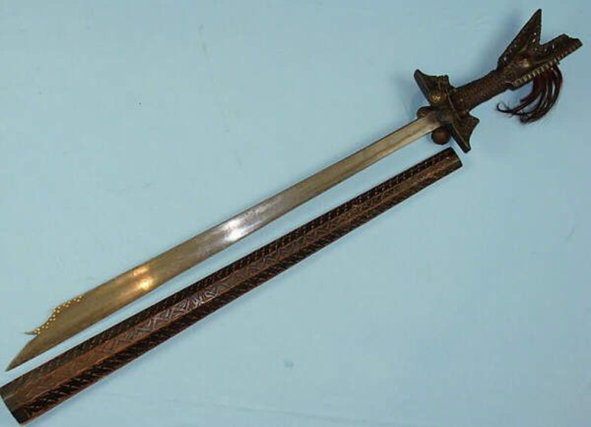 A precolonial sword Kampilan.