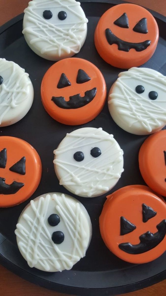 Pumpkin and mummy cookies