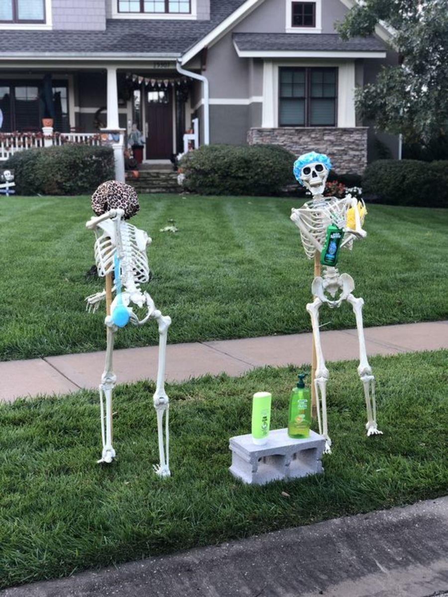 Hey, skeletons need to keep clean, too! Set them up with some shower supplies for a funny display.