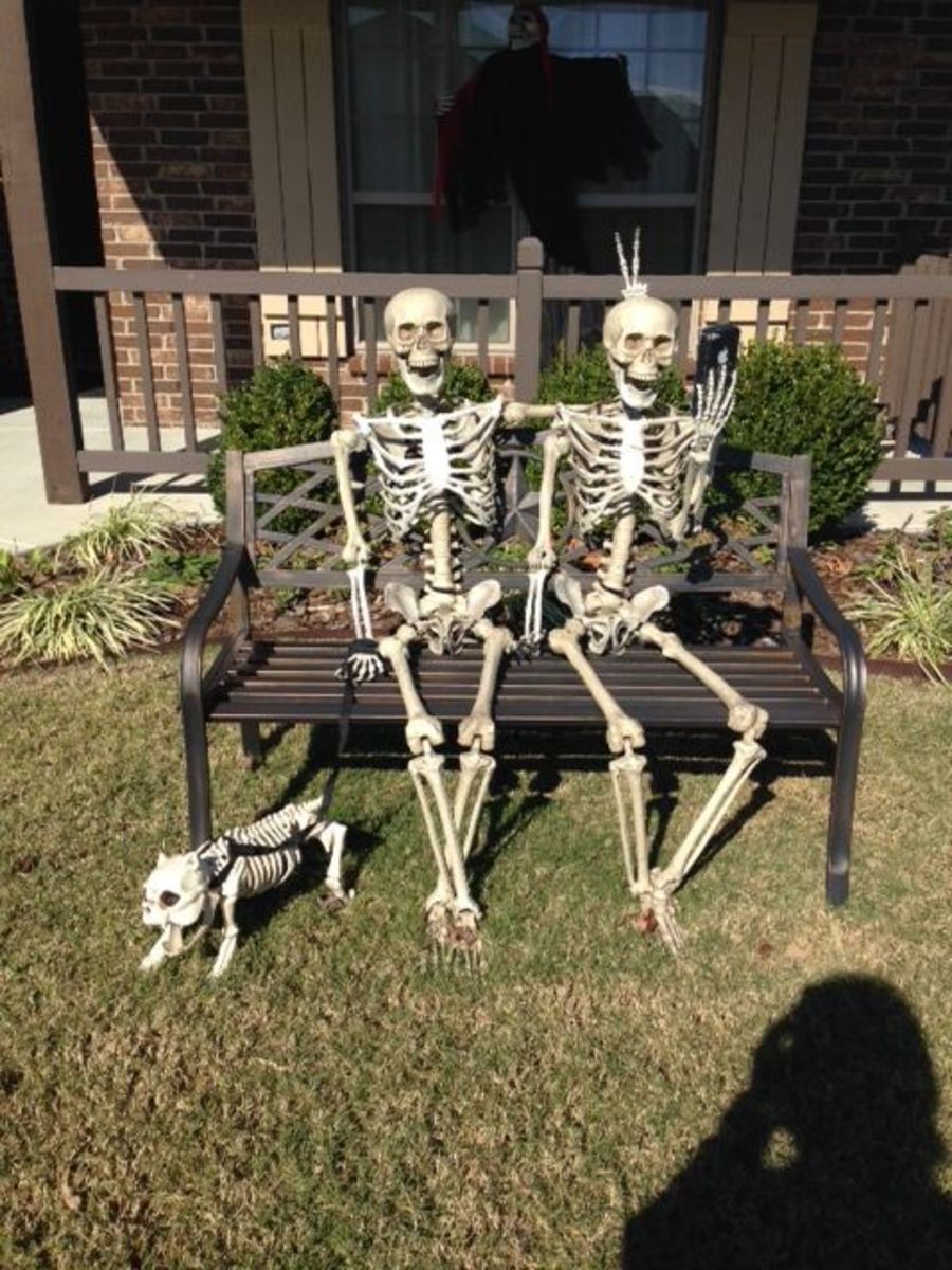 You can do some really funny poses, even if your skeletons are just sitting on a bench.