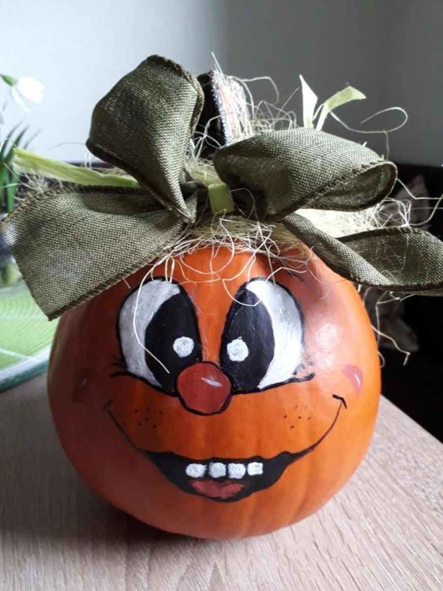 Grinning Pumpkin With Big Bow