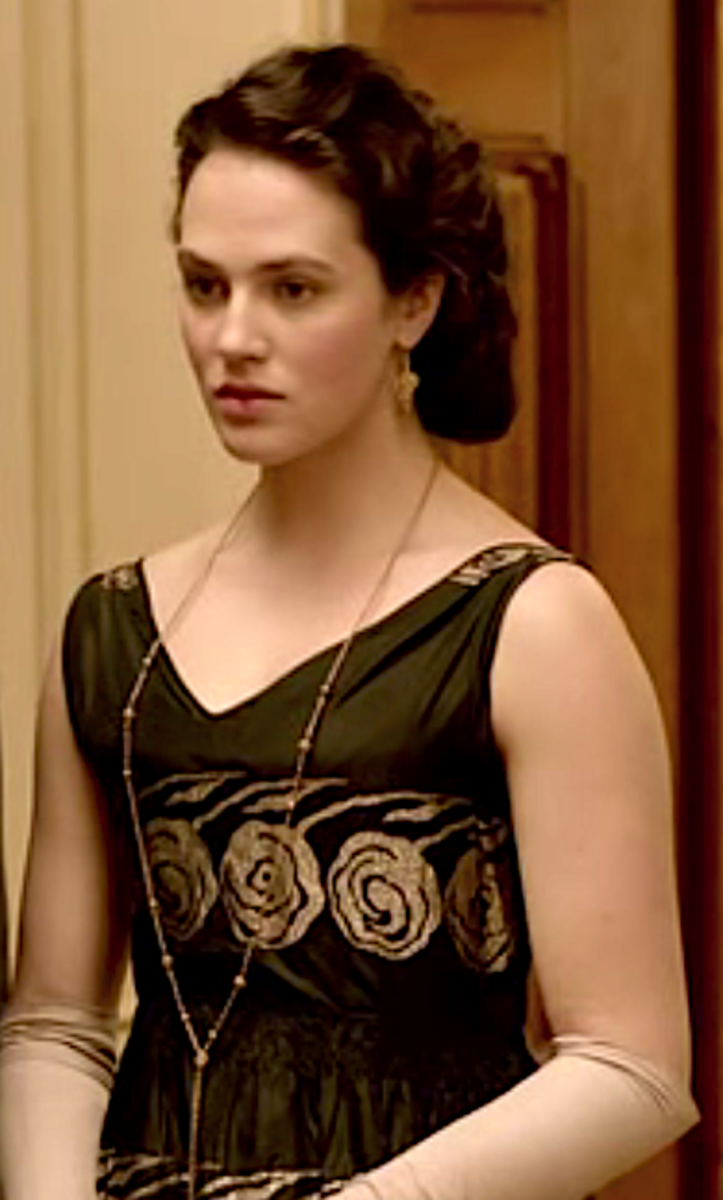 Jessica Brown Findlay as Lady Sybil Crawley, Downton Abbey Season 2