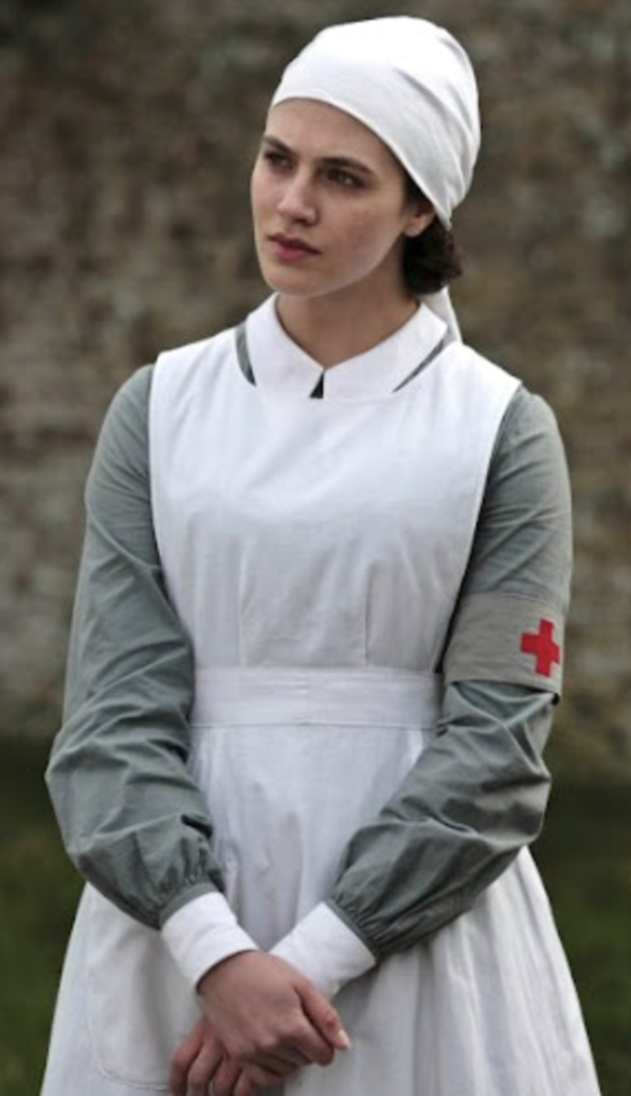 Jessica Brown Findlay as Lady Sybil Crawley, Downton Abbey Season 2 