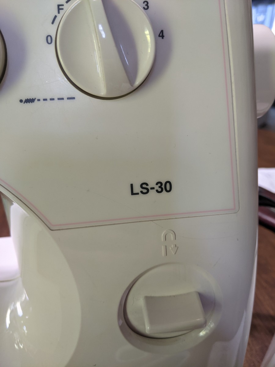 sewing-machine-brother-ls-30-oiling