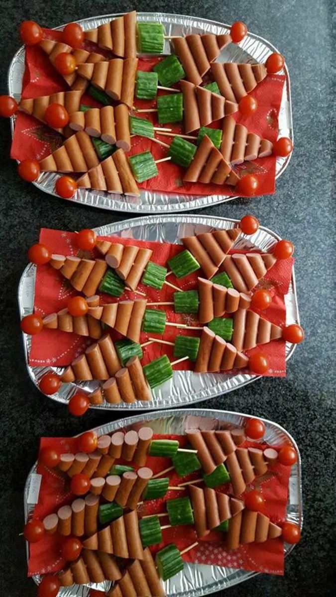 Here's another way to make cute little Christmas tree appetizers using hot dogs.