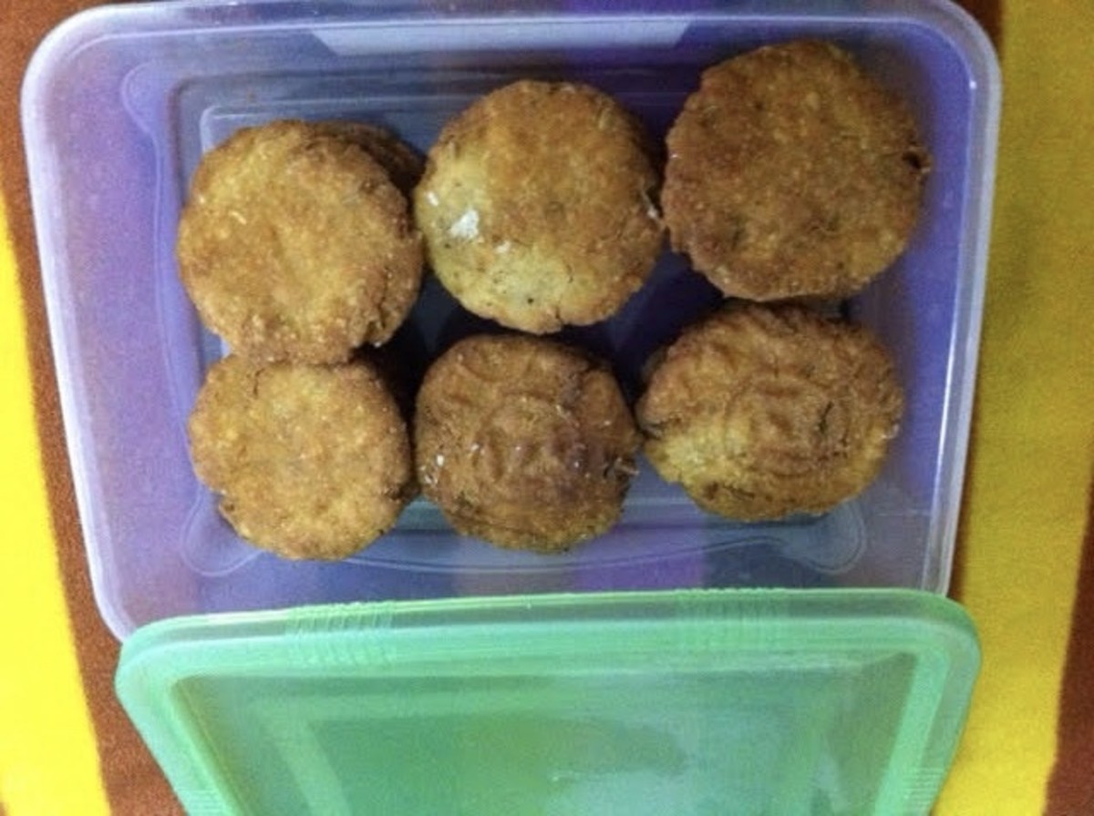 Thekuas can be stored in containers, as a dry snack/sweet for a long time. Easy to take along on picnics and trips, too.