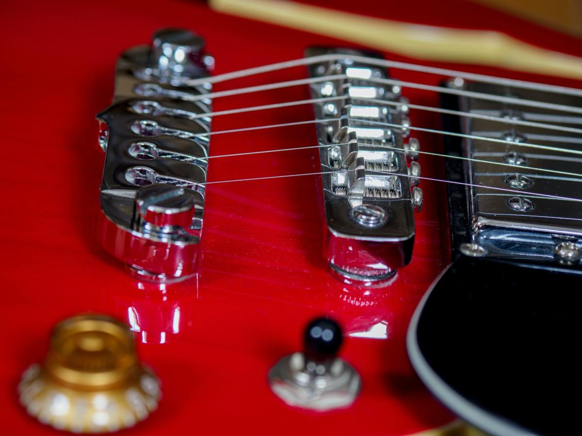 Electric Guitar Bridge Types Explained