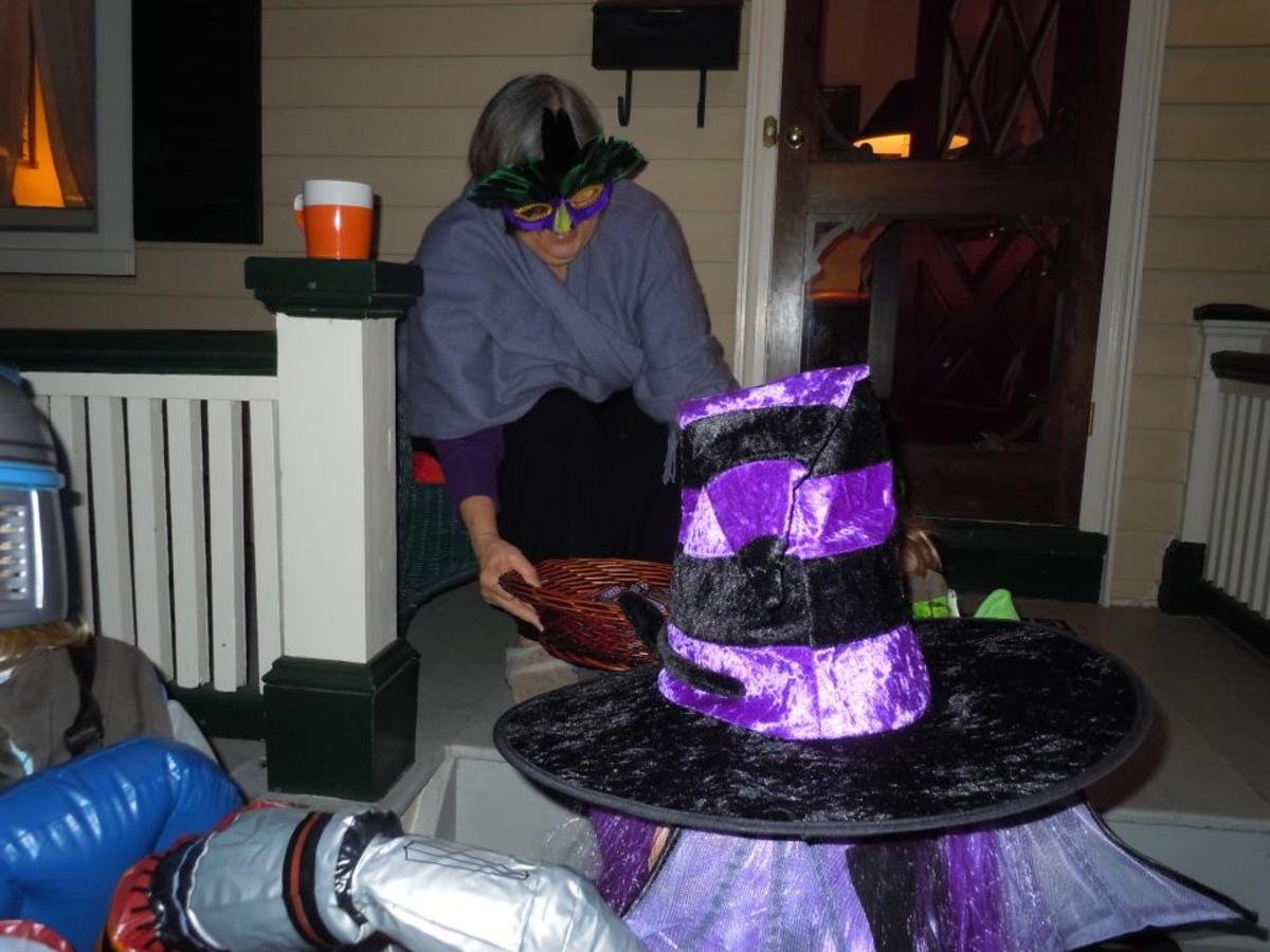 that's a masked me passing out candy. Photo emailed to me by my friend Carmen Ferriero. She took it and said I could use it here.