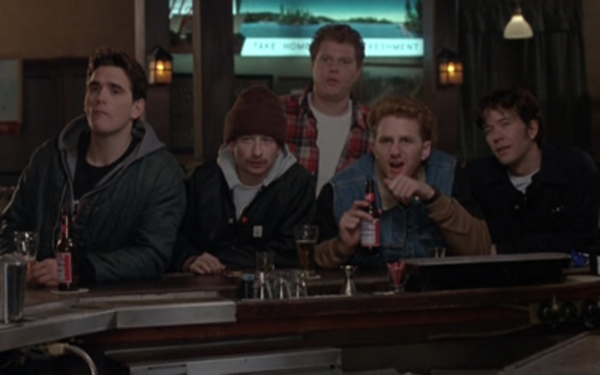 In the days leading to their high school reunion, Tommy (Matt Dillon) Kev (Max Perlich) Mo (Noah Emmerich) Paul (Michael Rapaport) and Willie (Timothy Hutton) relax and have a drink