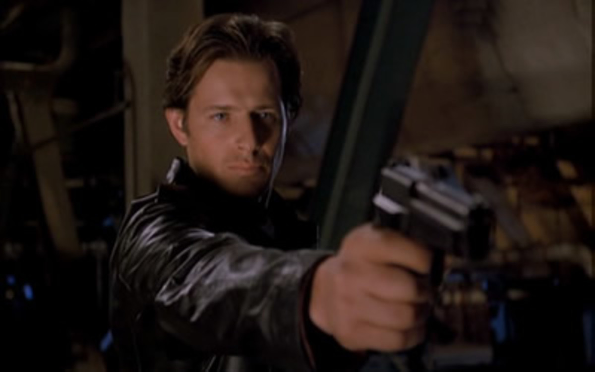 Alan Decker (Costas Mandylor) stops an illegal arms trade before sailing on the Intrepid for another assignment