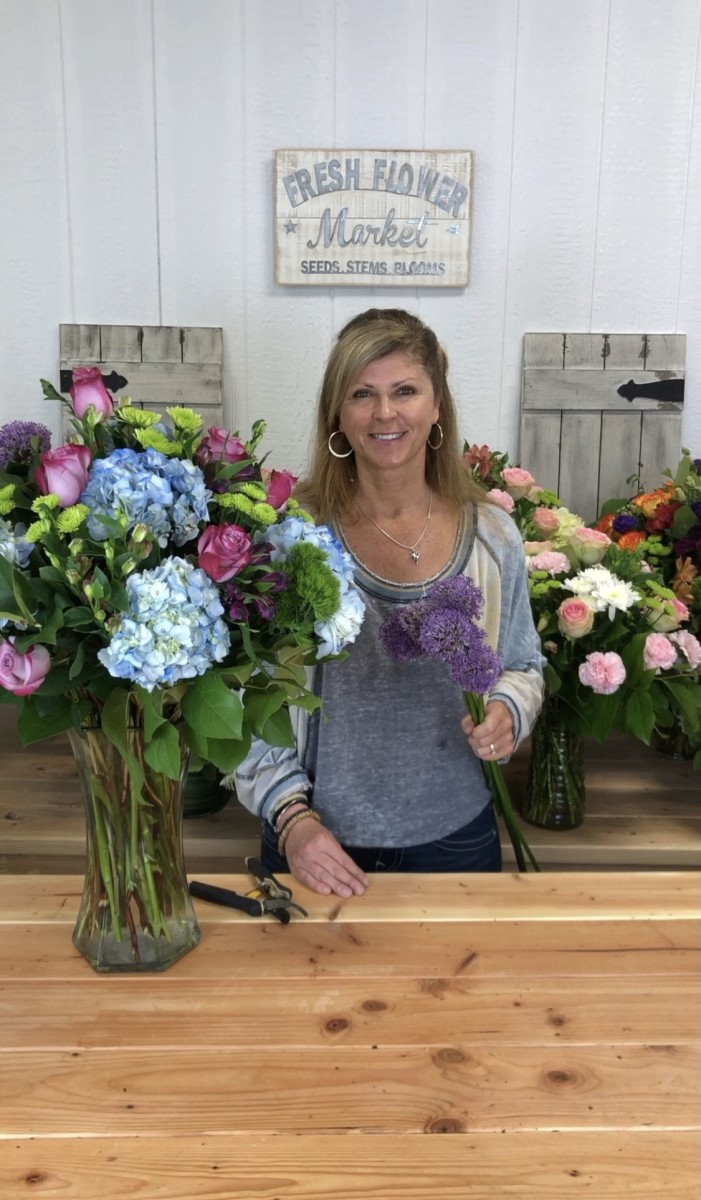 Kelly Lehman shows off a gorgeous flower arrangement featuring alliums. 