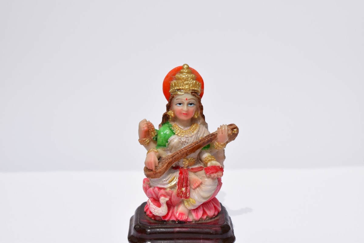 An idol of godess Saraswati holding a harp in hands.