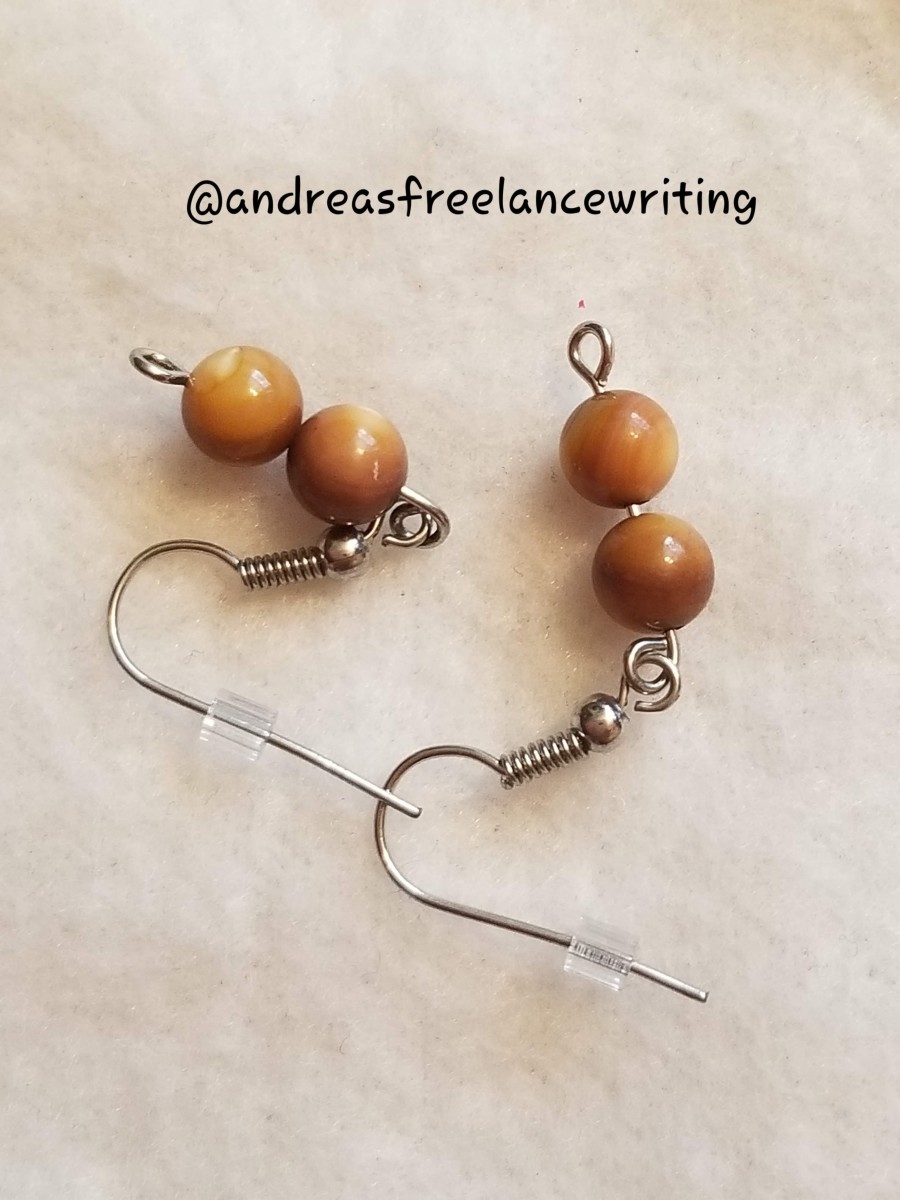 how-to-make-simple-amber-round-shell-earrings