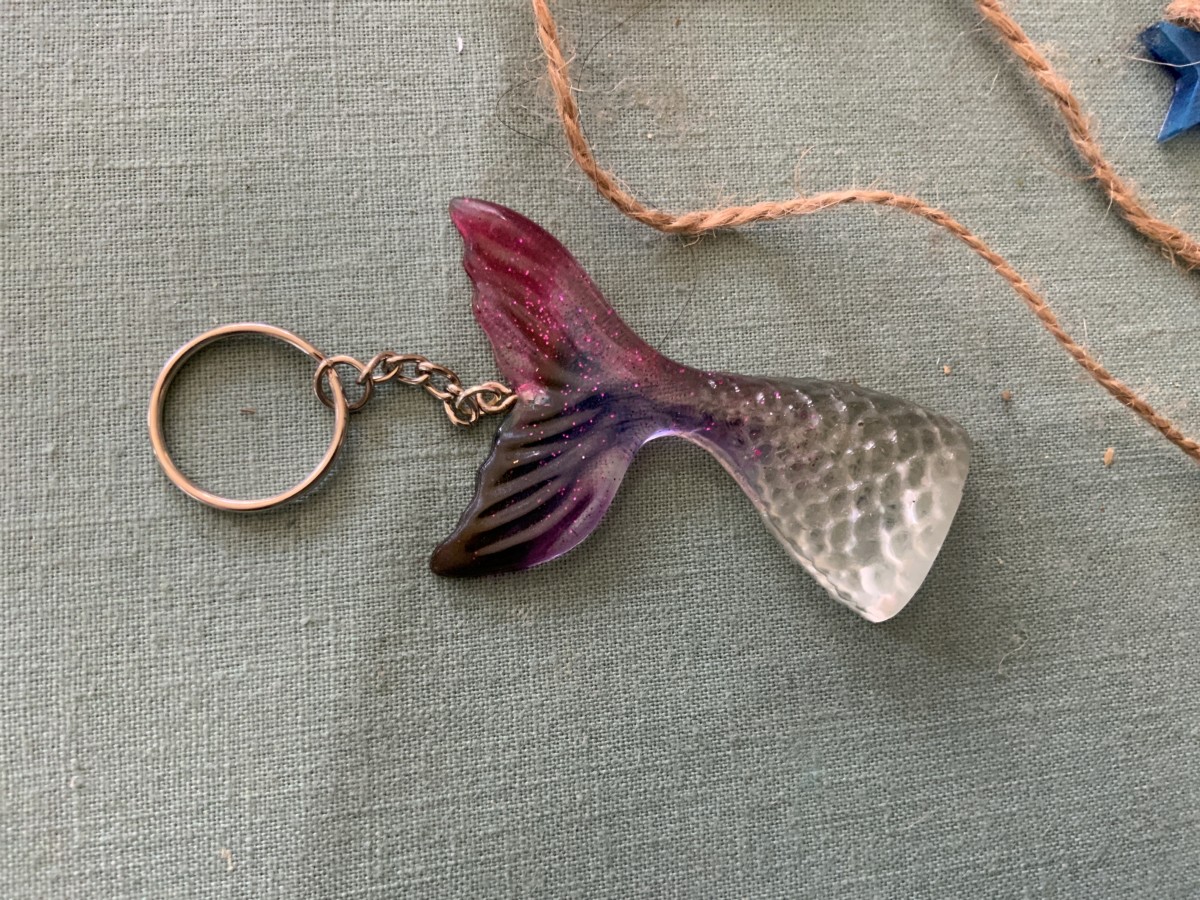 Mermaid/fish tail keychain purple/pink sparkly 