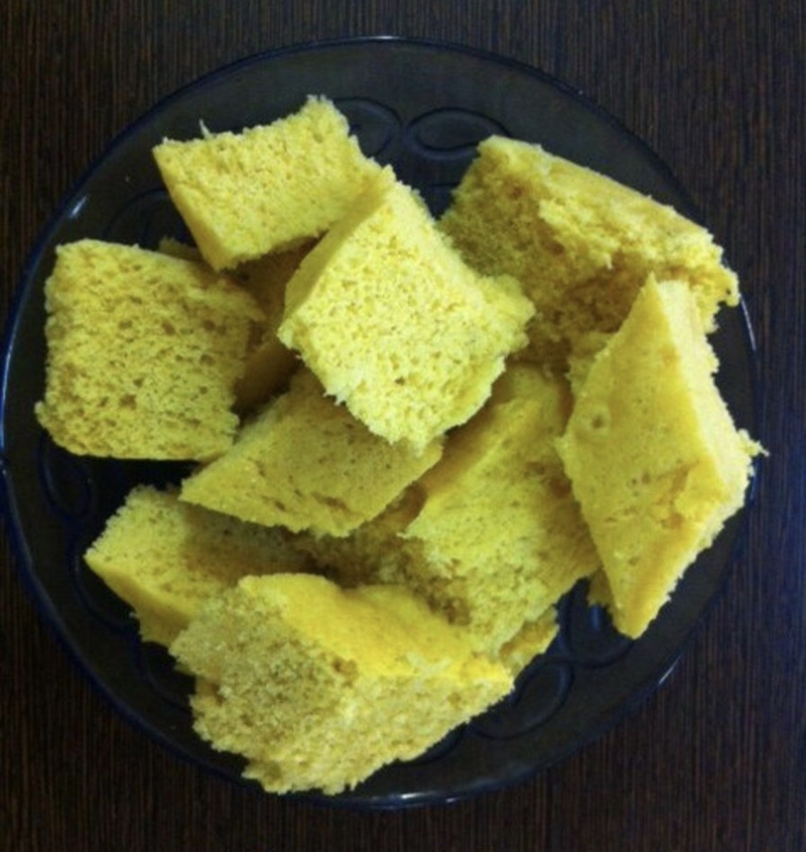 Cut the dhokla into desired pieces 