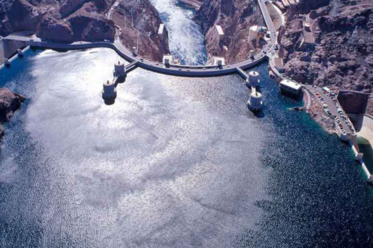 A view of the dam at full level as late as 1998.