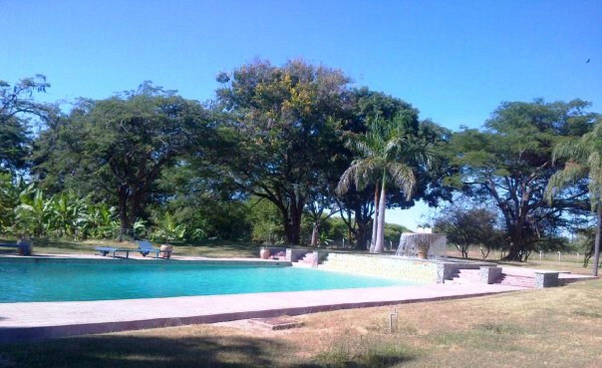 Swimming pool @ Mwadui Recreation Center © Sonja Jordaan 