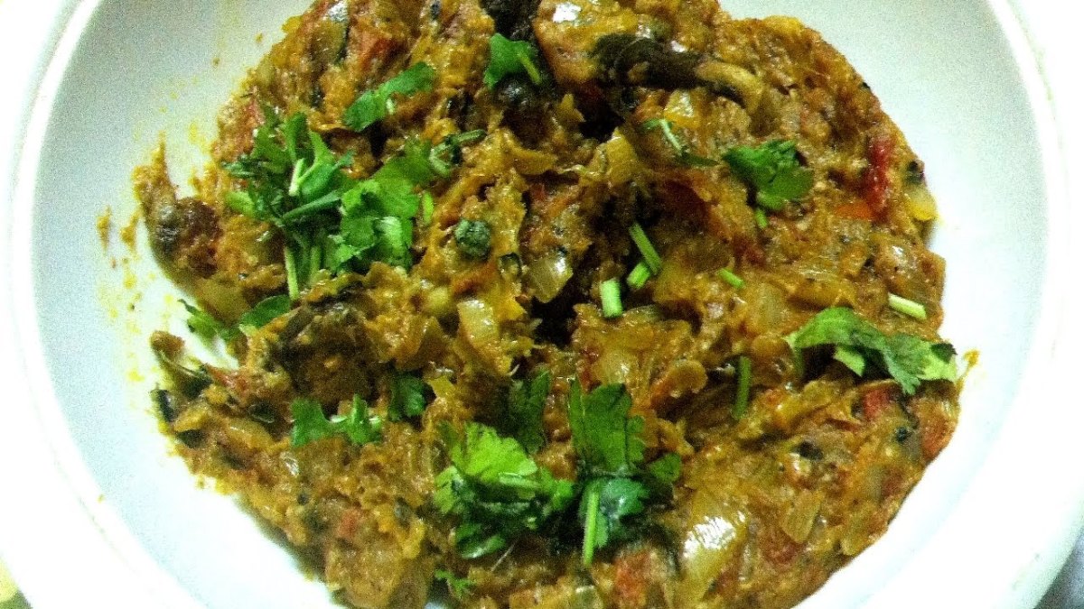Punjabi-Style Baingan ka Bharta Recipe (Roasted and Mashed Eggplant)