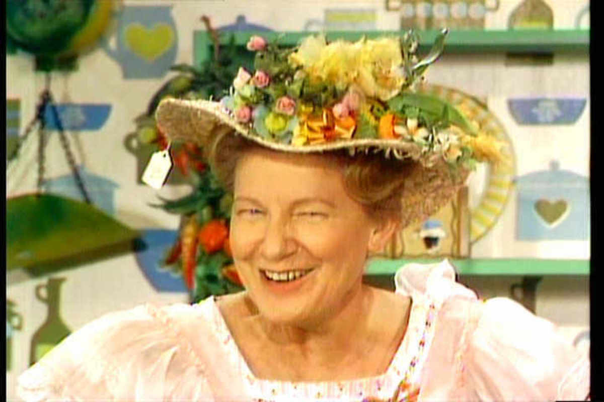 Minnie Pearl (stage name of Sarah Cannon)