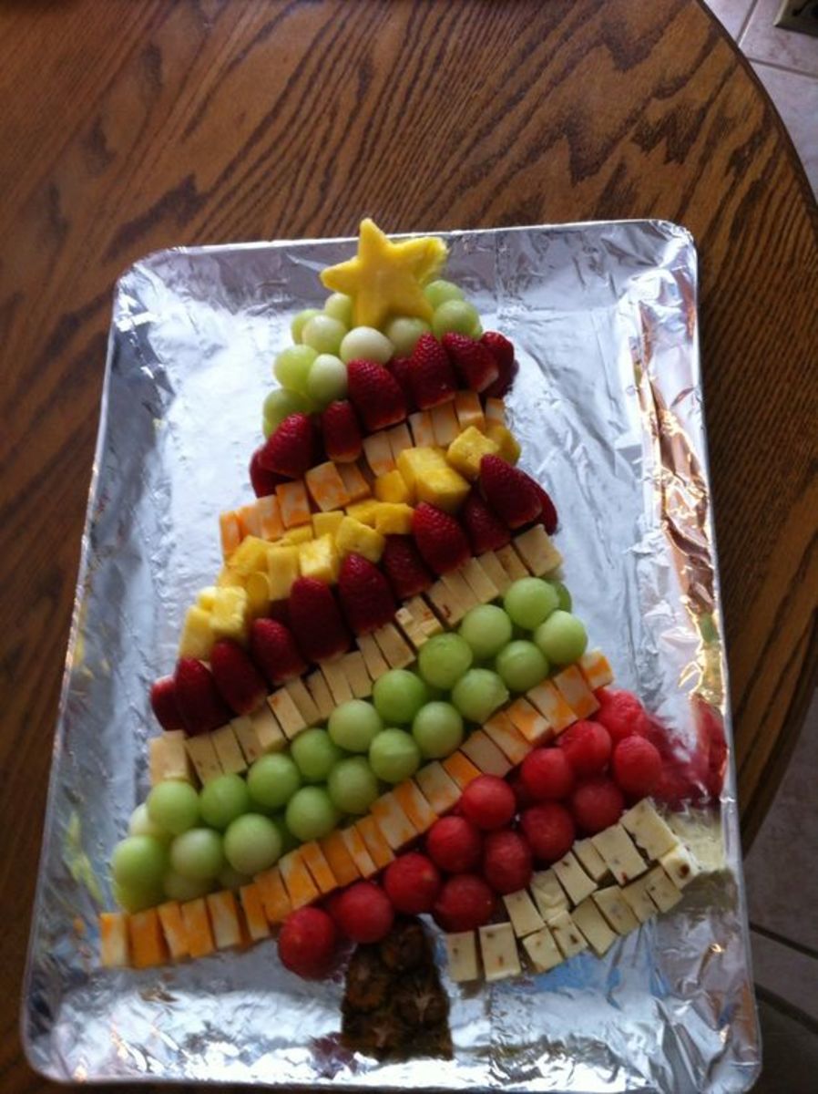 Fruit and cheese Christmas tree
