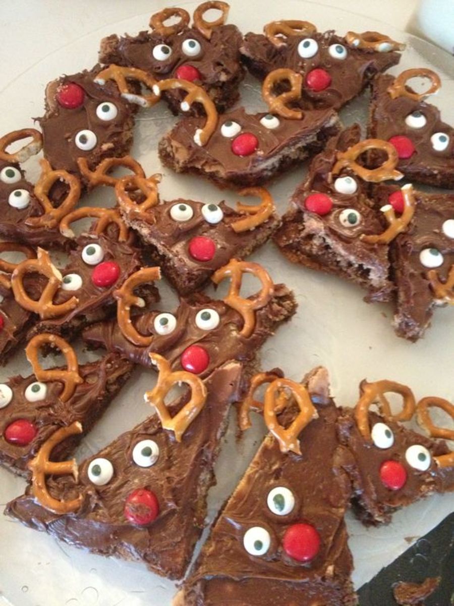 Reindeer Chocolate Bars With Pretzels