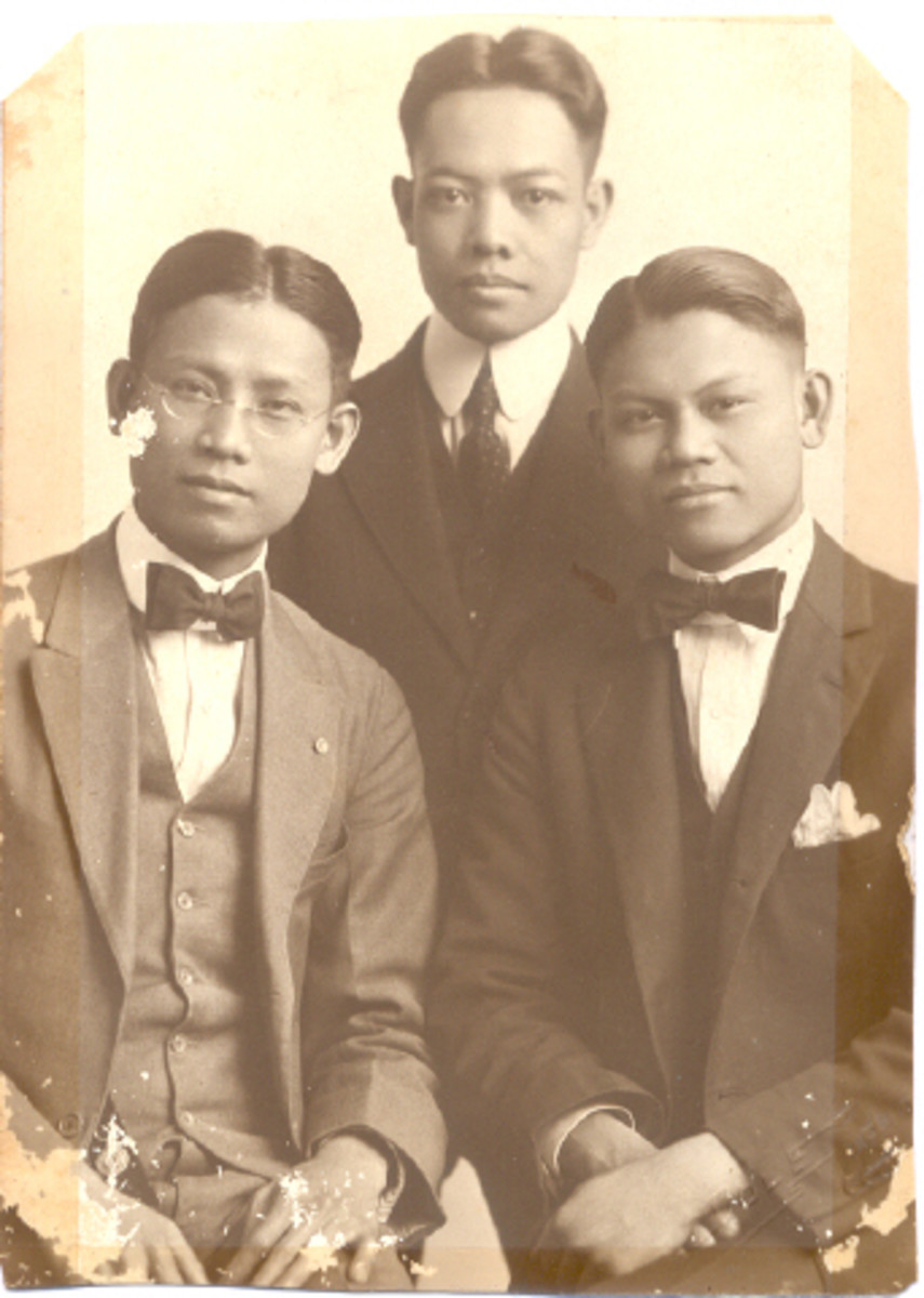 He was the first Filipino tennis champion in Chicago or the US as far as I know in the late 1920s. On his left is his brother, Angel T. Limjoco.