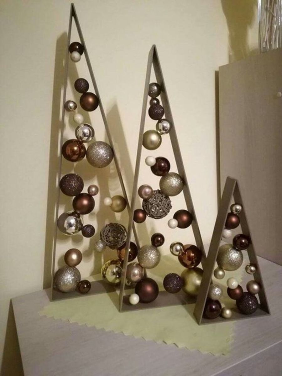 These metallic triangle trees incorporate copper and bronze shades.