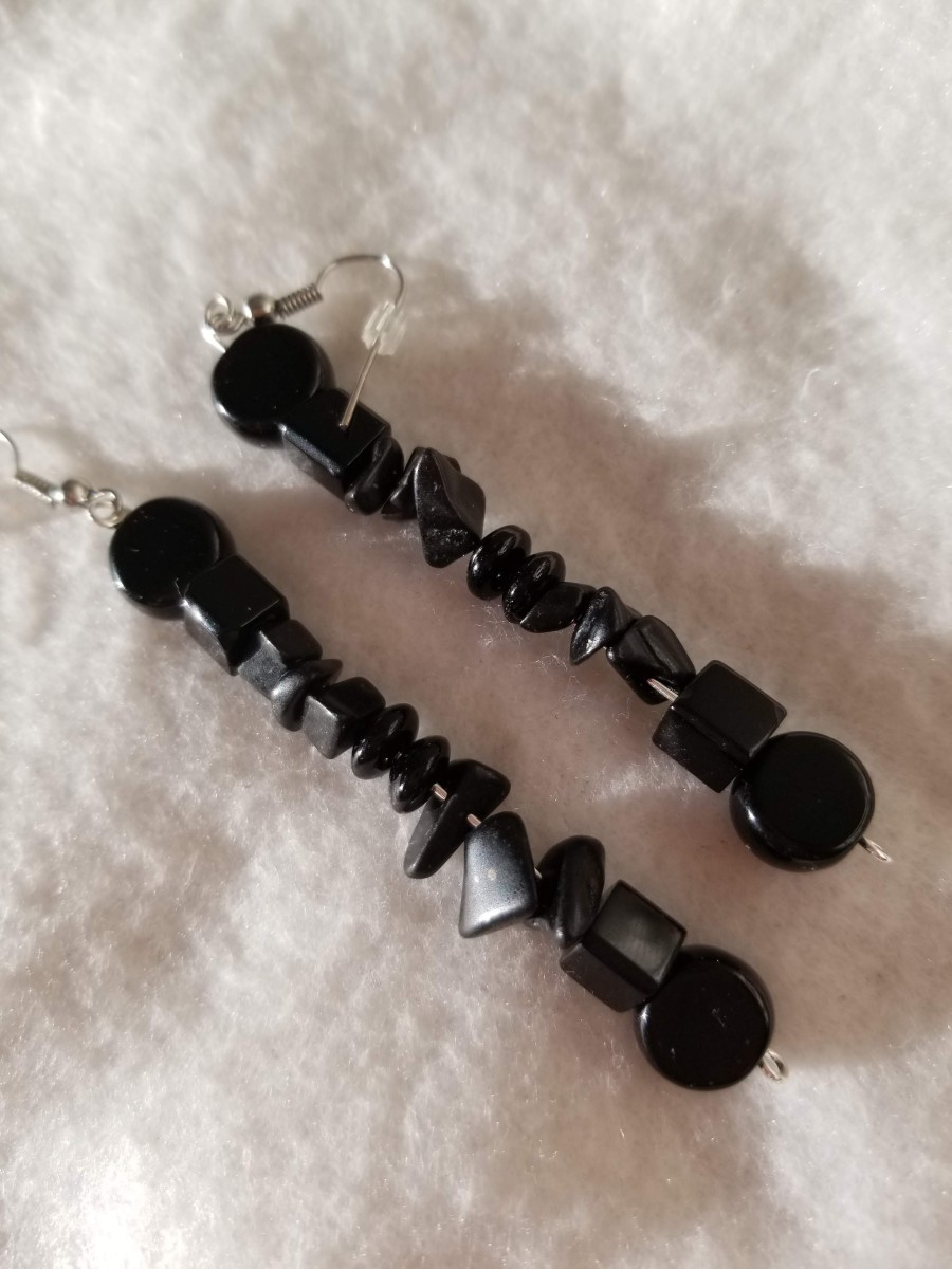 how-to-make-simple-multiple-shapes-and-sizes-of-black-earrings-part-one