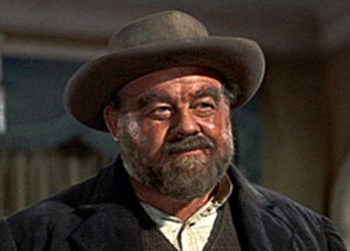 Burl Ives is clan boss Rufus Hannessey. Ives deservedly won an Oscar for this role