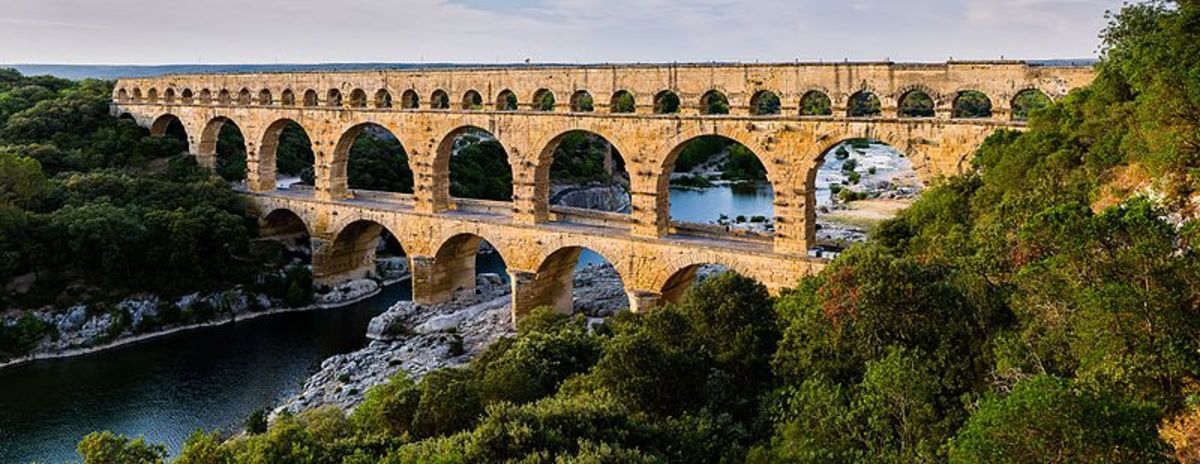  The Pont du Gard is the most famous part of the roman aqueduct which carried water from Uzès to Nîmes until roughly the 9th century.