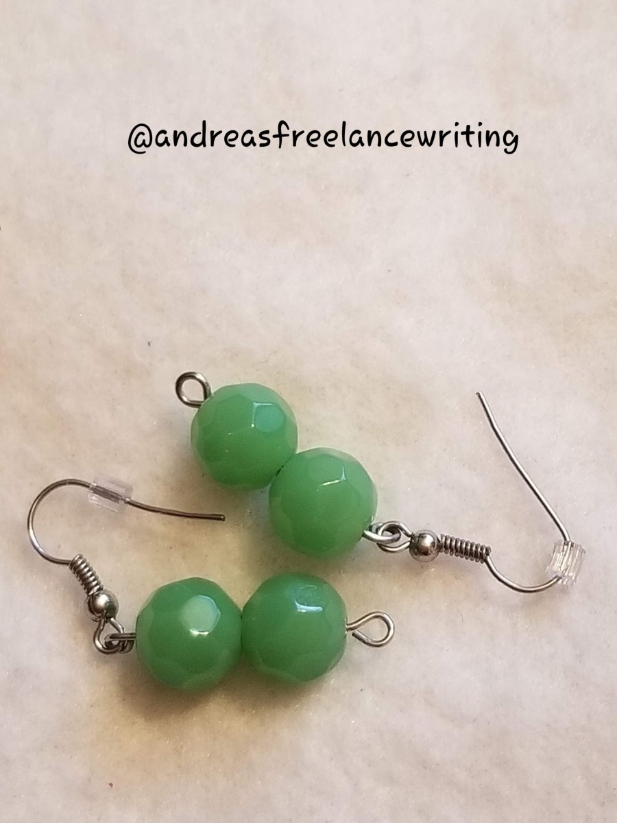 how-to-make-simple-round-faceted-opaque-green-earrings